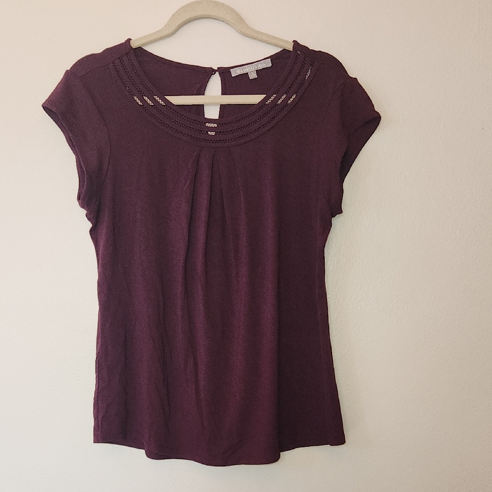Daniel Rainn Plum Mesh Neck Detail W/3 Pleates & Keyhole Back Blouse Size M